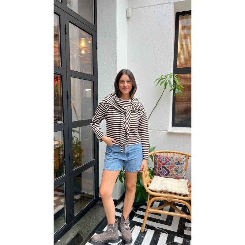 camiseta rayas + pañuelo