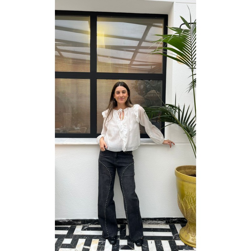 Pantalón vaquero tachas