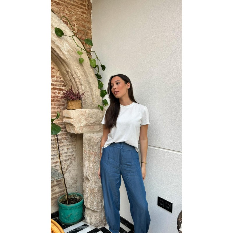 Pantalón bombacho oscuro