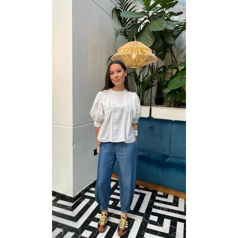 Pantalón bombacho oscuro