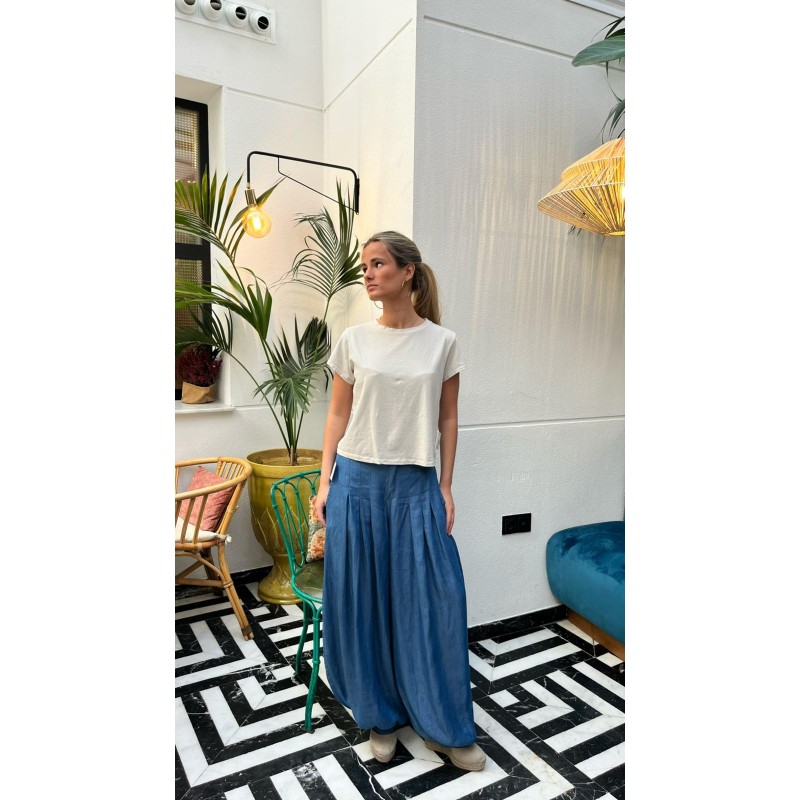 Pantalón bombacho oscuro pliegues